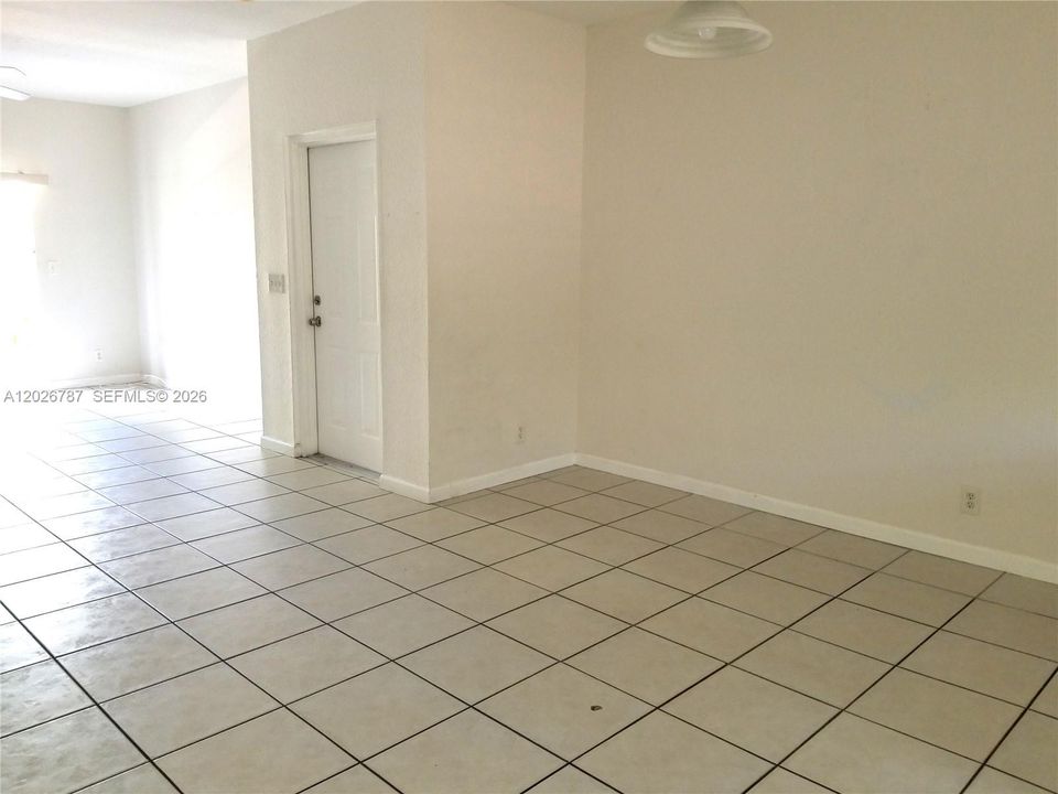Activo con contrato: $2,200 (2 camas, 2 baños, 1080 Pies cuadrados)