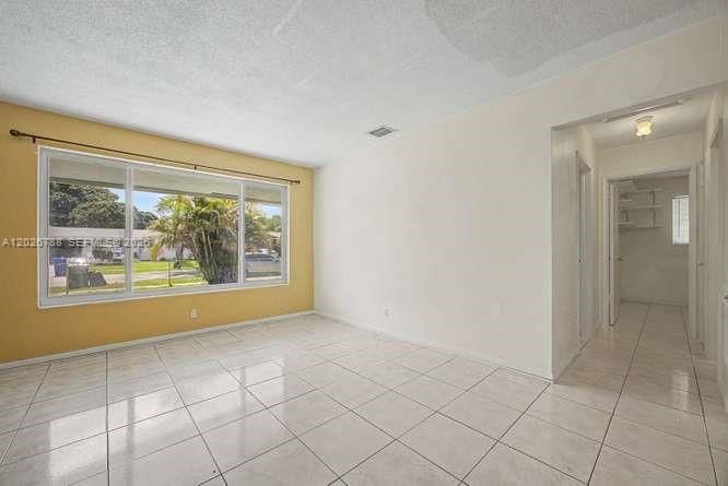 For Sale: $455,000 (2 beds, 1 baths, 1132 Square Feet)