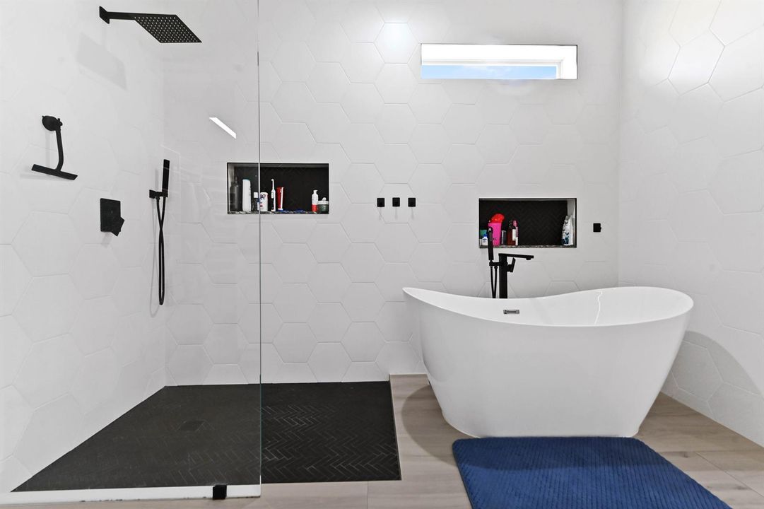 27 Bathroom 01