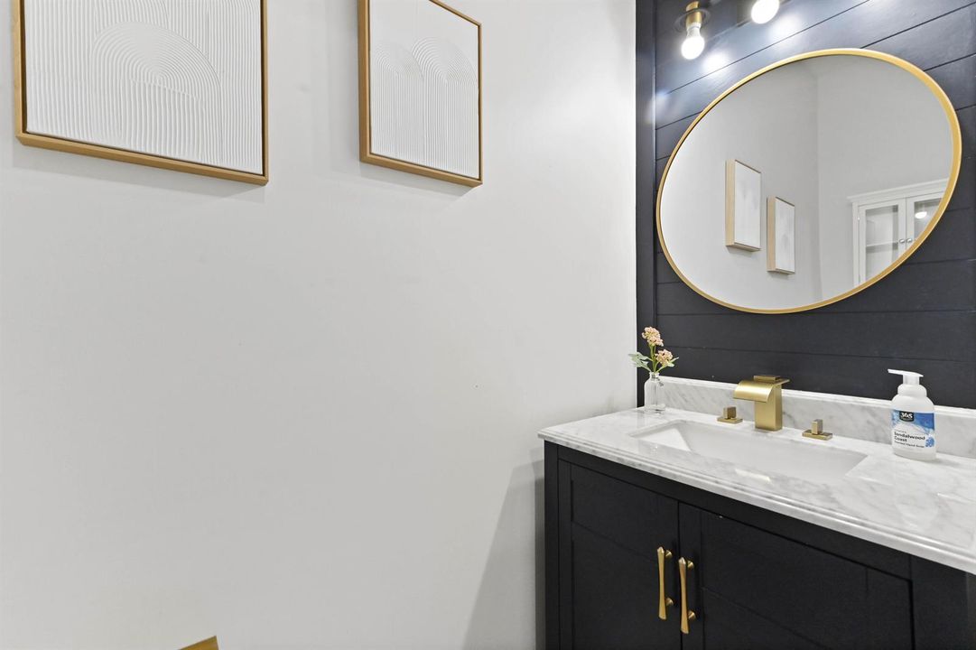 30 Bathroom 03