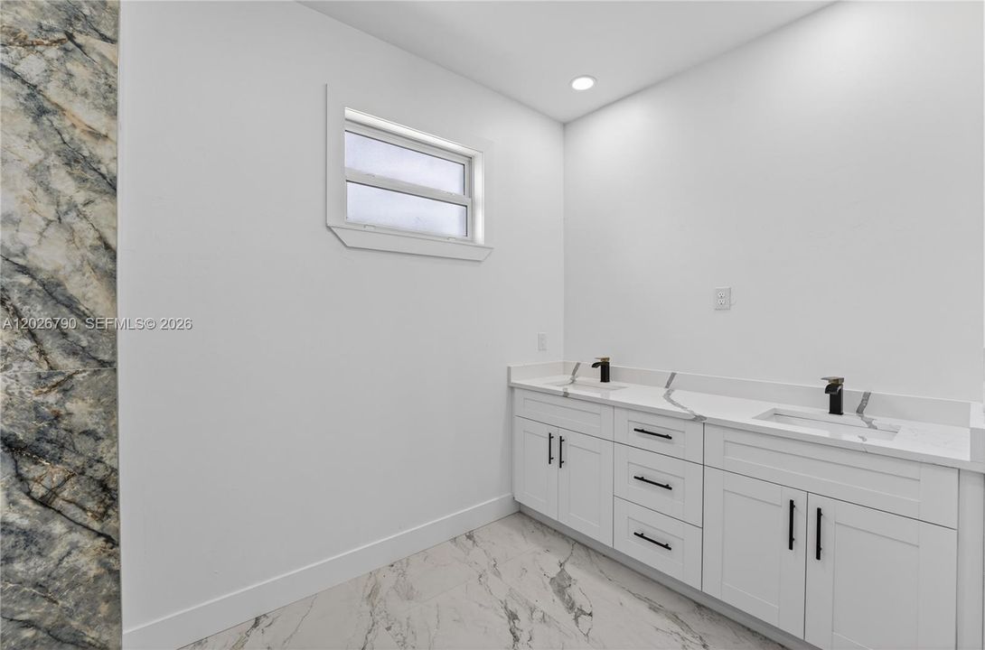 En Venta: $435,000 (4 camas, 3 baños, 2009 Pies cuadrados)