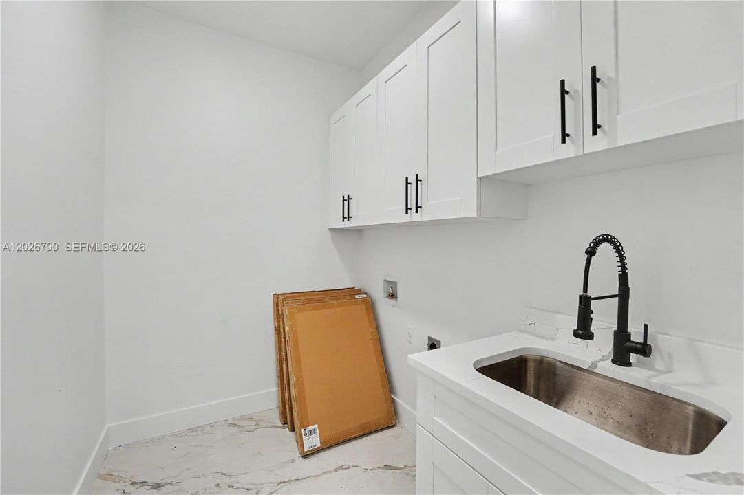 En Venta: $435,000 (4 camas, 3 baños, 2009 Pies cuadrados)
