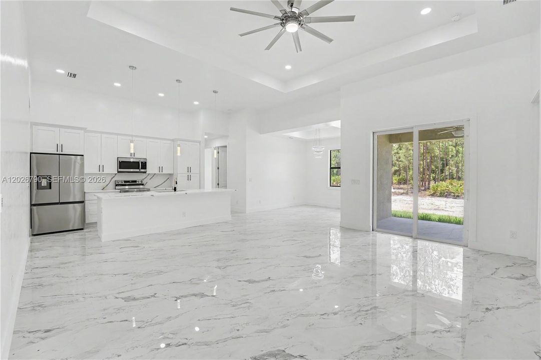 En Venta: $435,000 (4 camas, 3 baños, 2009 Pies cuadrados)