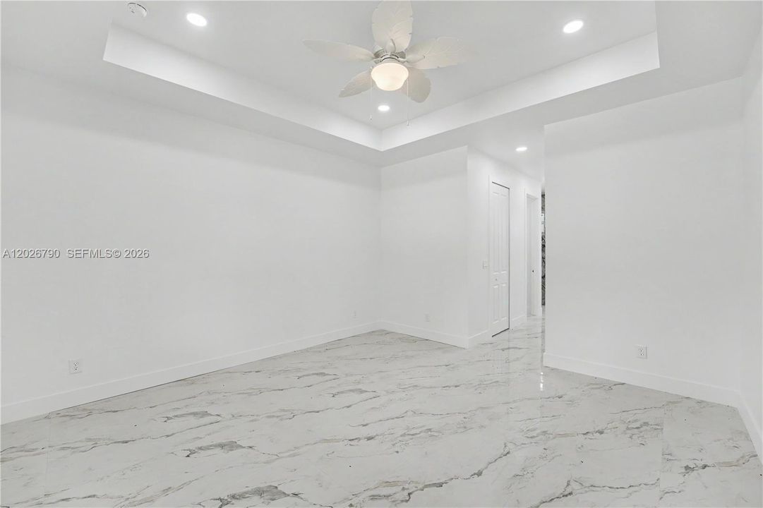 En Venta: $435,000 (4 camas, 3 baños, 2009 Pies cuadrados)