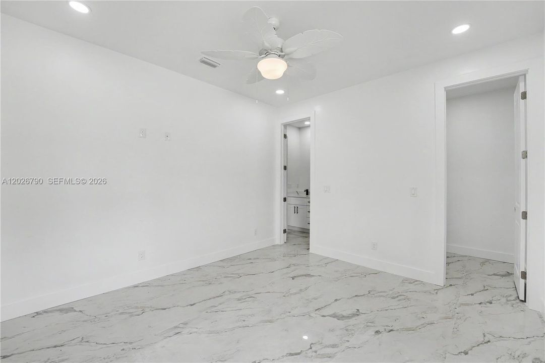 En Venta: $435,000 (4 camas, 3 baños, 2009 Pies cuadrados)