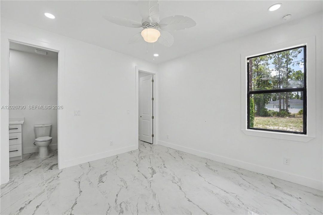 En Venta: $435,000 (4 camas, 3 baños, 2009 Pies cuadrados)