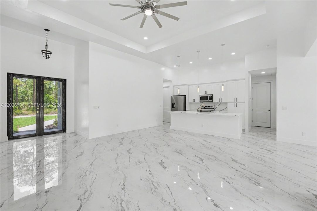 En Venta: $435,000 (4 camas, 3 baños, 2009 Pies cuadrados)