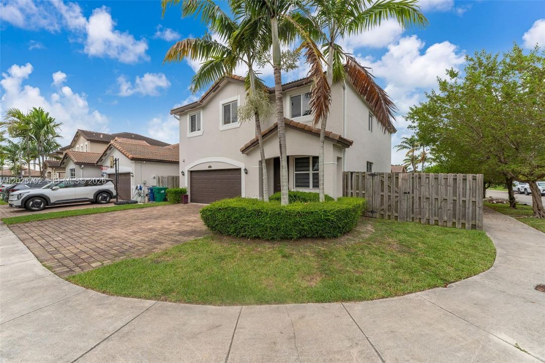En Venta: $550,000 (5 camas, 3 baños, 2838 Pies cuadrados)
