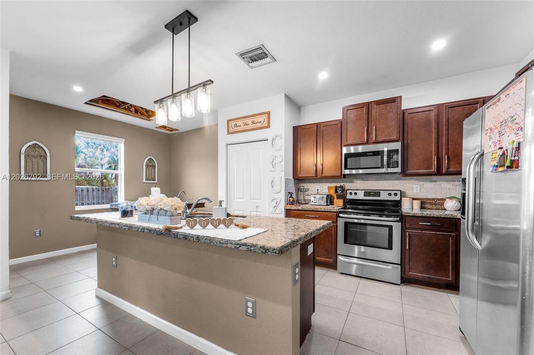 En Venta: $550,000 (5 camas, 3 baños, 2838 Pies cuadrados)