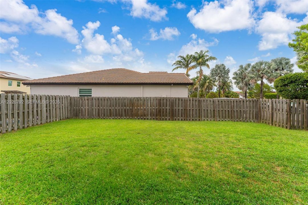En Venta: $550,000 (5 camas, 3 baños, 2838 Pies cuadrados)