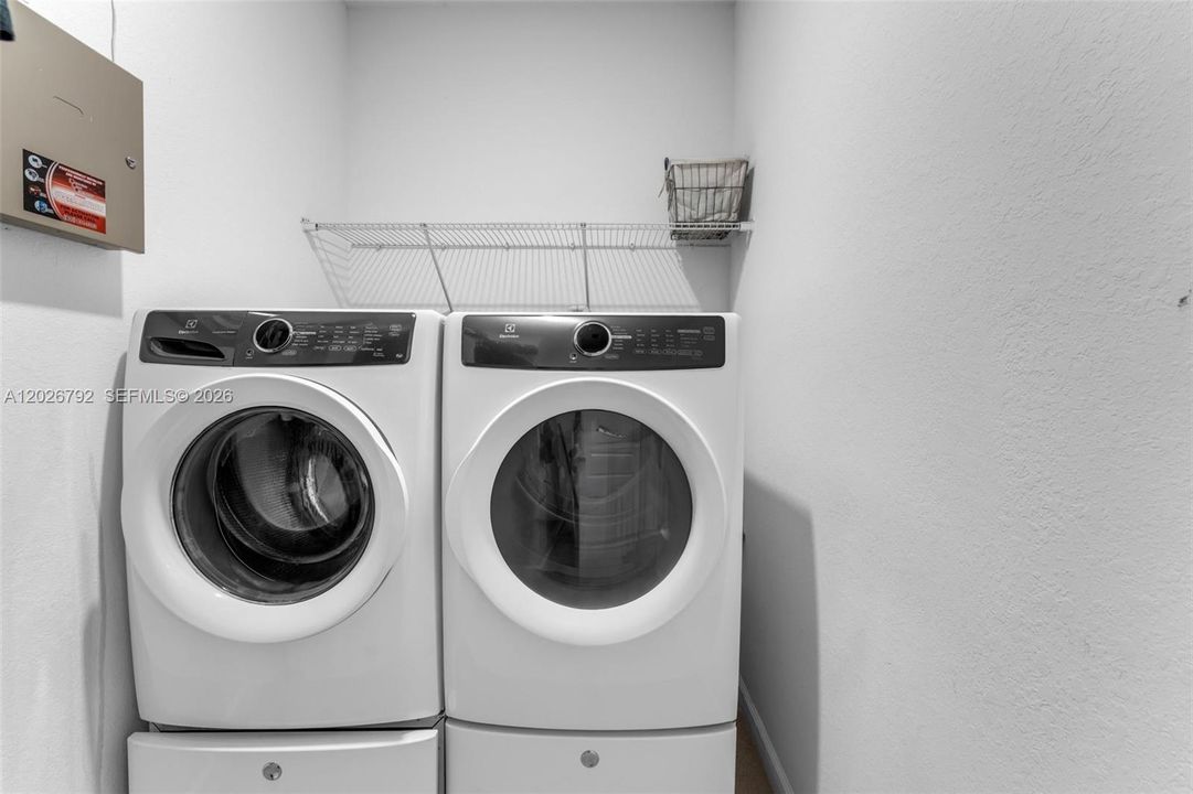 En Venta: $550,000 (5 camas, 3 baños, 2838 Pies cuadrados)