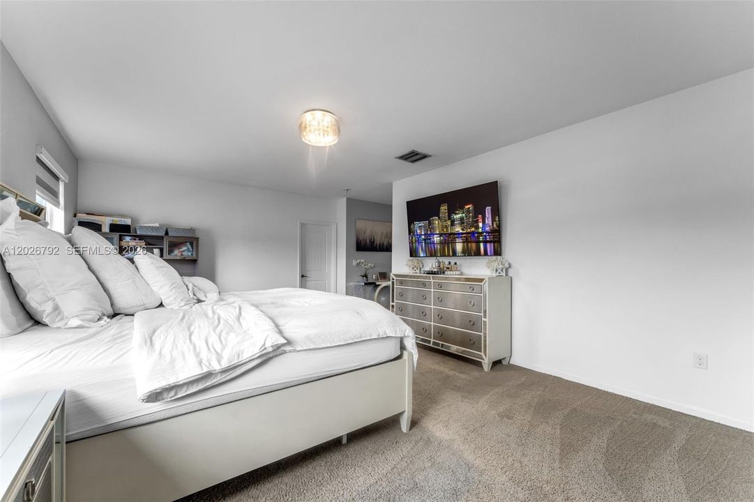 En Venta: $550,000 (5 camas, 3 baños, 2838 Pies cuadrados)