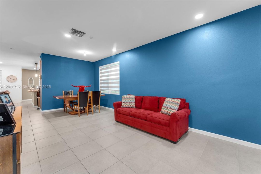 En Venta: $550,000 (5 camas, 3 baños, 2838 Pies cuadrados)