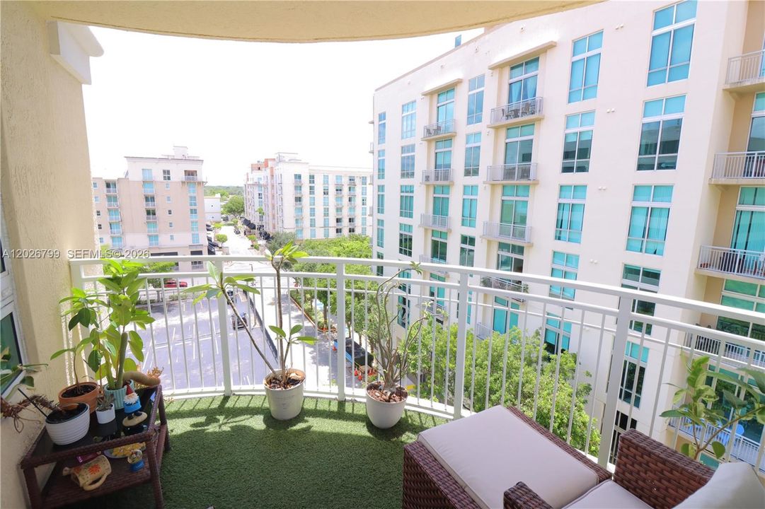 For Sale: $529,900 (2 beds, 2 baths, 1330 Square Feet)