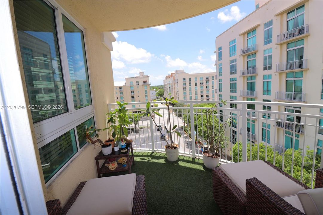 For Sale: $529,900 (2 beds, 2 baths, 1330 Square Feet)