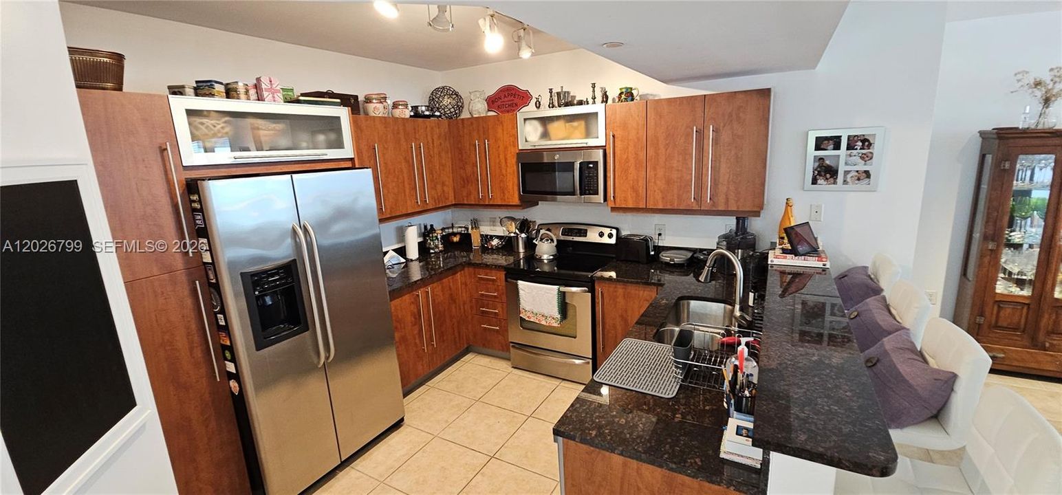 For Sale: $529,900 (2 beds, 2 baths, 1330 Square Feet)