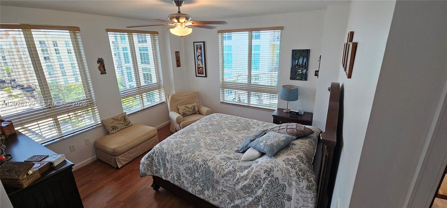 For Sale: $529,900 (2 beds, 2 baths, 1330 Square Feet)