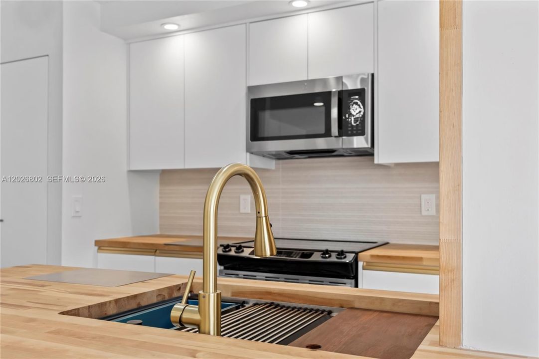 For Sale: $187,000 (2 beds, 2 baths, 850 Square Feet)