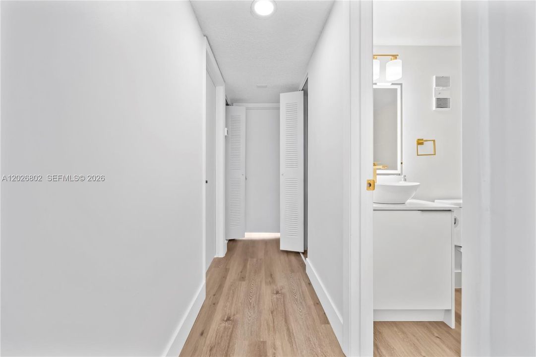 For Sale: $187,000 (2 beds, 2 baths, 850 Square Feet)