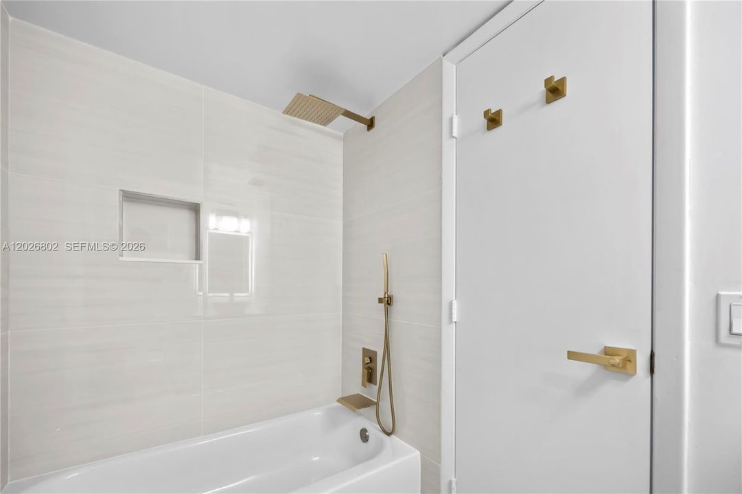 For Sale: $187,000 (2 beds, 2 baths, 850 Square Feet)