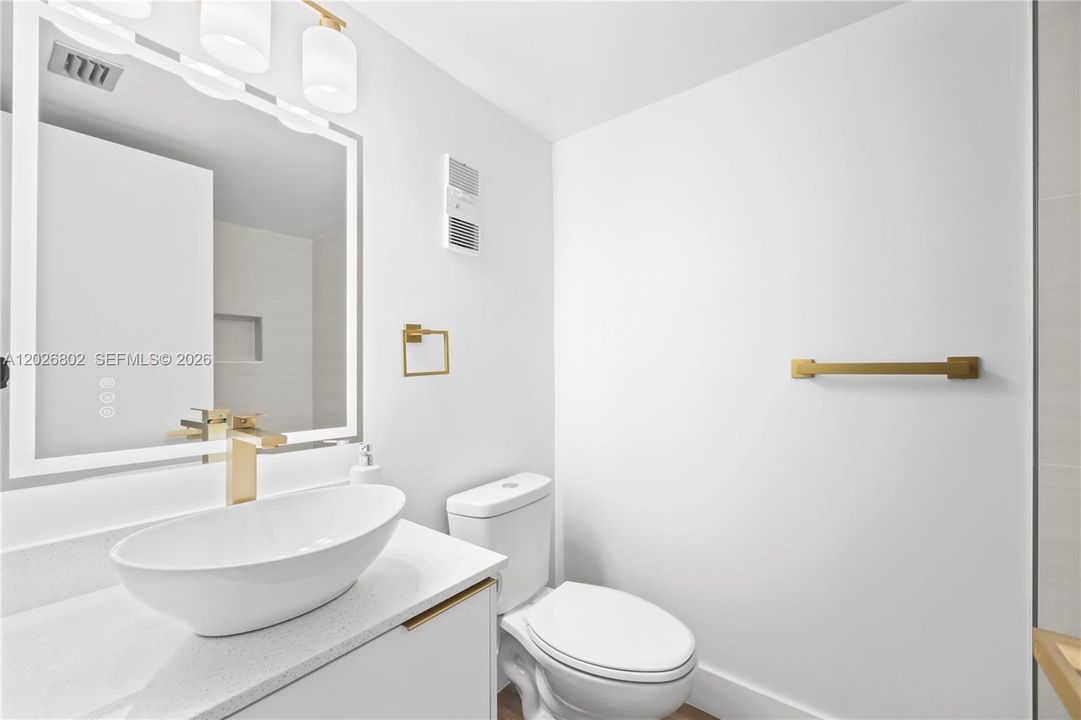 For Sale: $187,000 (2 beds, 2 baths, 850 Square Feet)