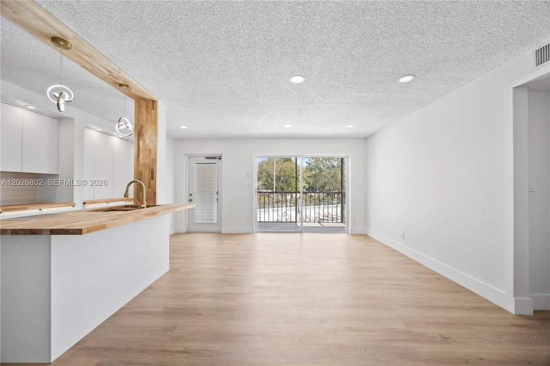 For Sale: $187,000 (2 beds, 2 baths, 850 Square Feet)