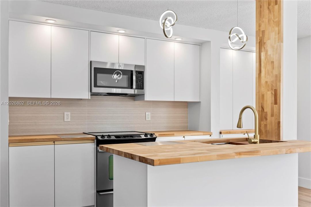 For Sale: $187,000 (2 beds, 2 baths, 850 Square Feet)