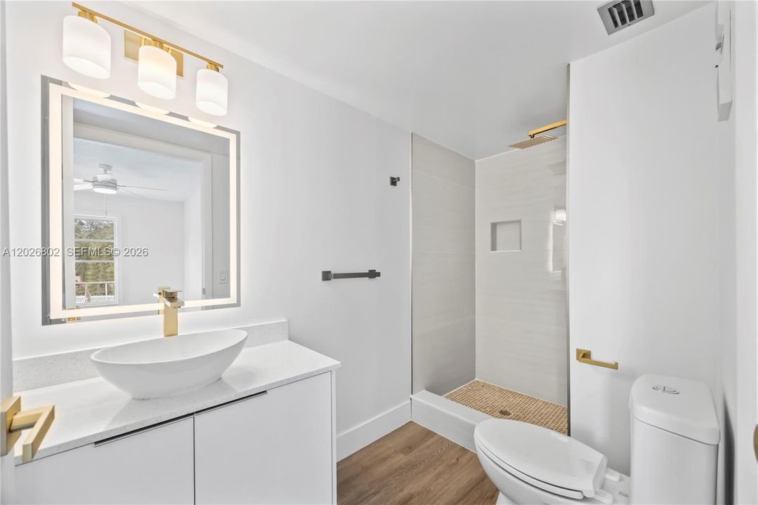 For Sale: $187,000 (2 beds, 2 baths, 850 Square Feet)