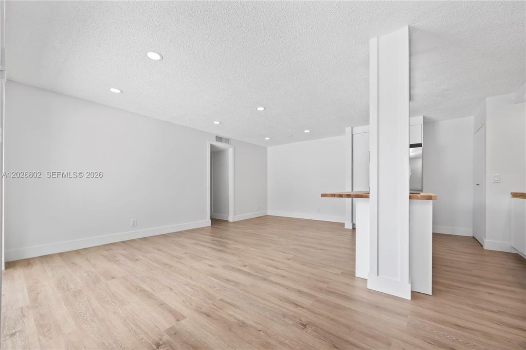 For Sale: $187,000 (2 beds, 2 baths, 850 Square Feet)
