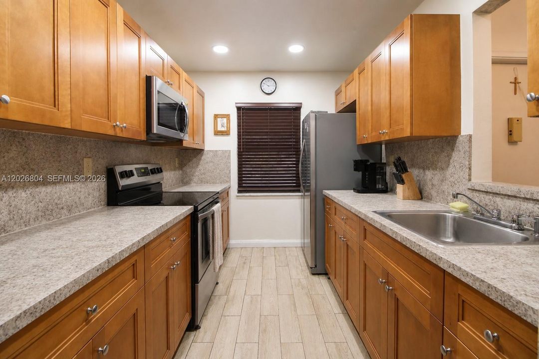 Active With Contract: $445,000 (3 beds, 2 baths, 970 Square Feet)