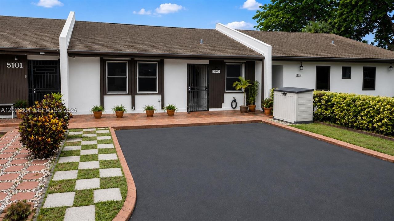Active With Contract: $445,000 (3 beds, 2 baths, 970 Square Feet)