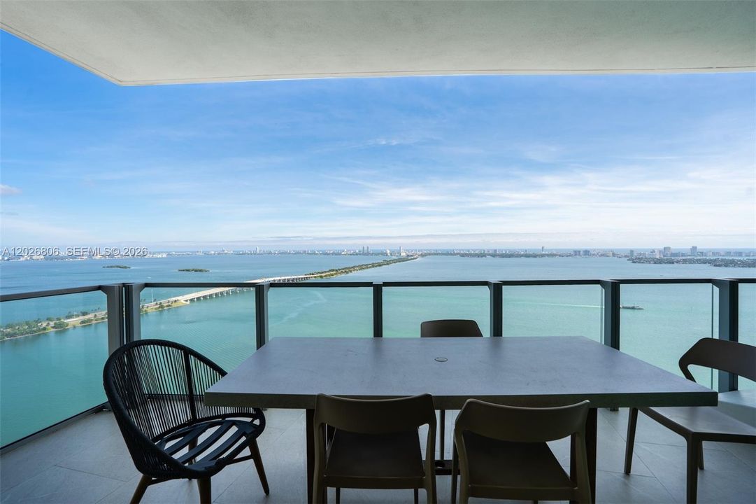 For Sale: $2,075,000 (3 beds, 4 baths, 1698 Square Feet)