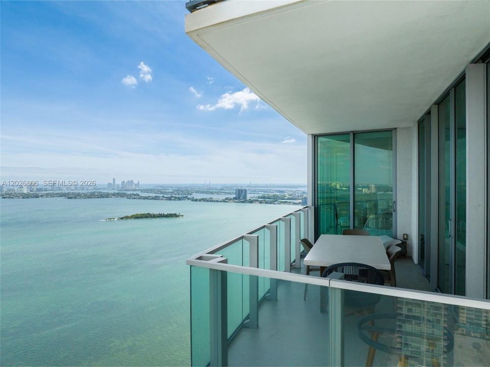 For Sale: $2,075,000 (3 beds, 4 baths, 1698 Square Feet)