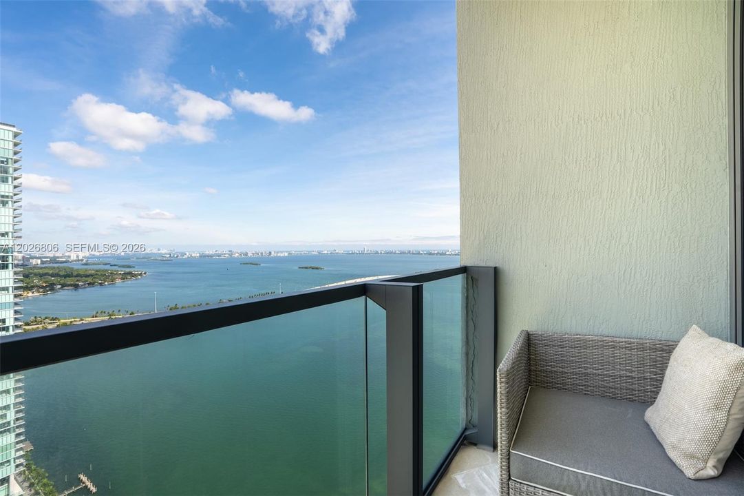 For Sale: $2,075,000 (3 beds, 4 baths, 1698 Square Feet)