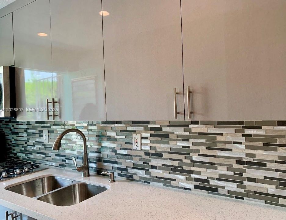 For Sale: $168,000 (0 beds, 1 baths, 370 Square Feet)