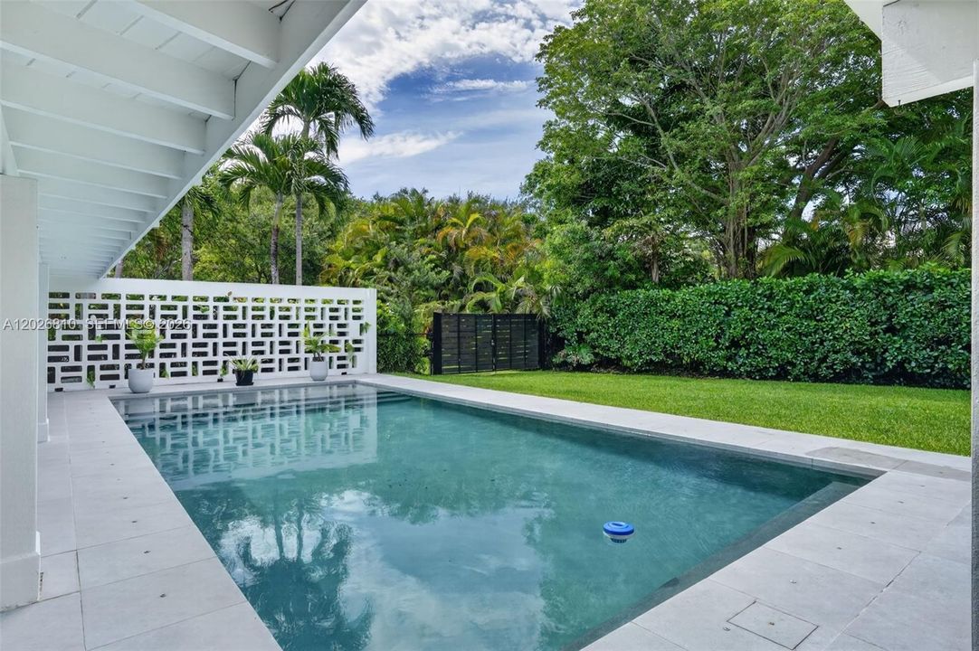 Active With Contract: $1,650,000 (3 beds, 2 baths, 1467 Square Feet)