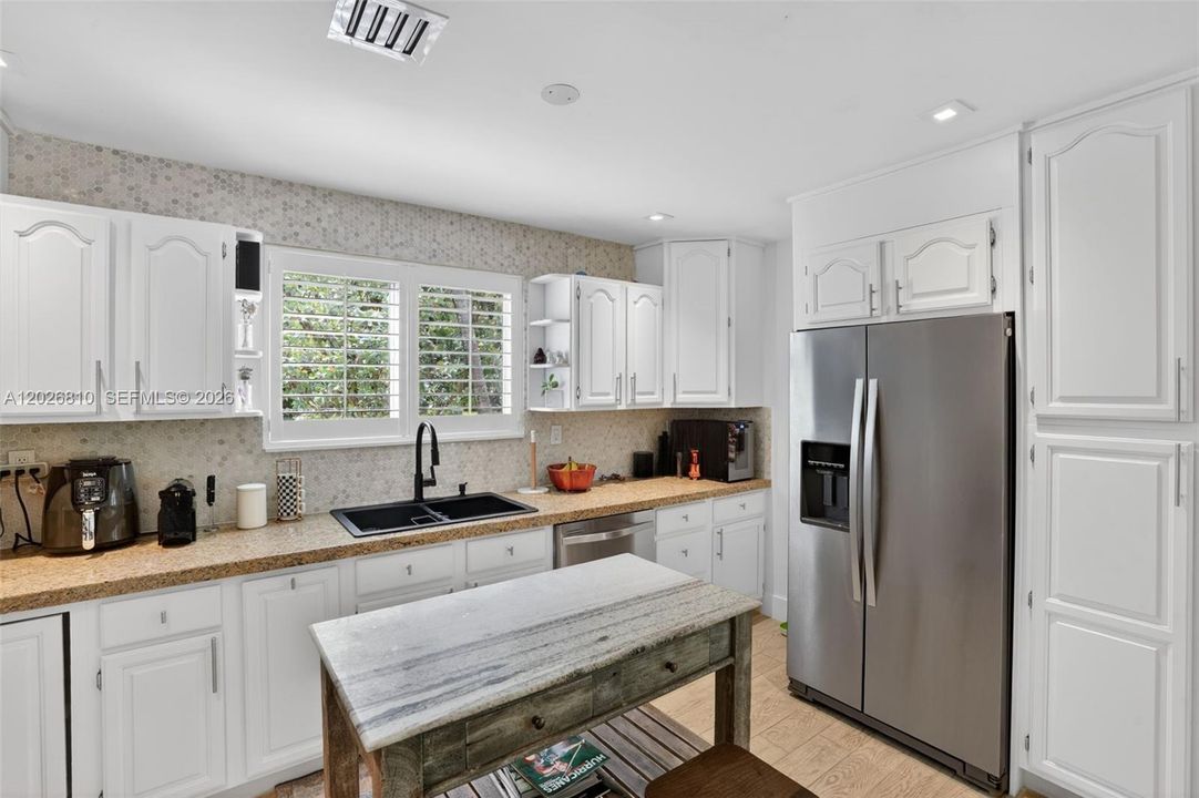 Active With Contract: $1,650,000 (3 beds, 2 baths, 1467 Square Feet)