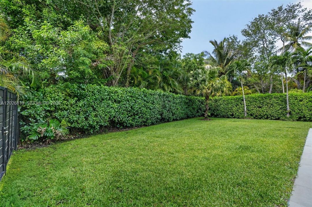 Active With Contract: $1,650,000 (3 beds, 2 baths, 1467 Square Feet)