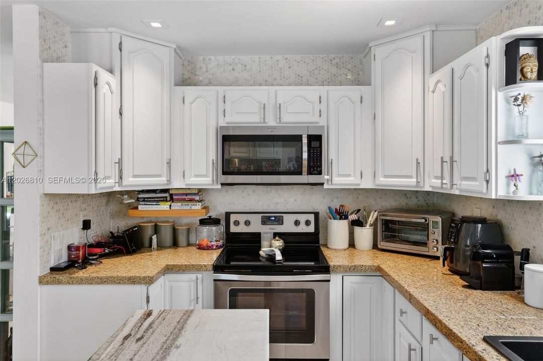 Active With Contract: $1,650,000 (3 beds, 2 baths, 1467 Square Feet)