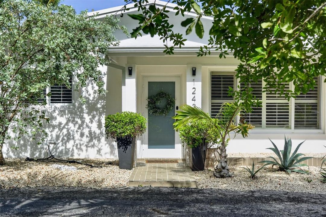 Active With Contract: $1,650,000 (3 beds, 2 baths, 1467 Square Feet)