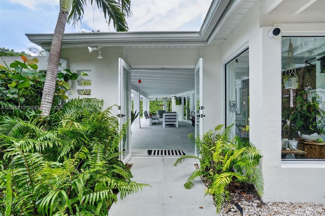 Active With Contract: $1,650,000 (3 beds, 2 baths, 1467 Square Feet)