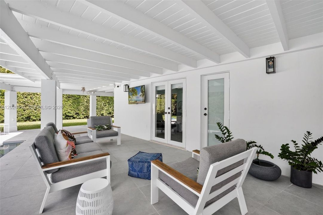 Active With Contract: $1,650,000 (3 beds, 2 baths, 1467 Square Feet)