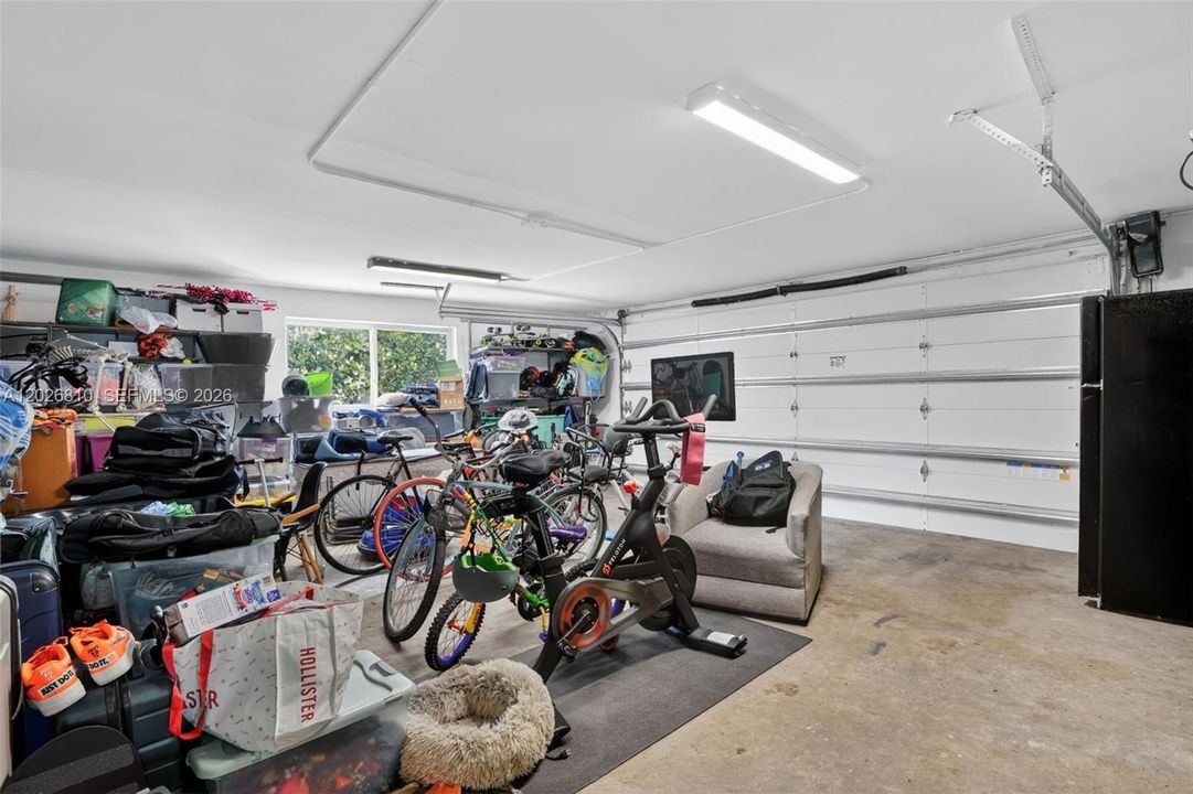 Active With Contract: $1,650,000 (3 beds, 2 baths, 1467 Square Feet)