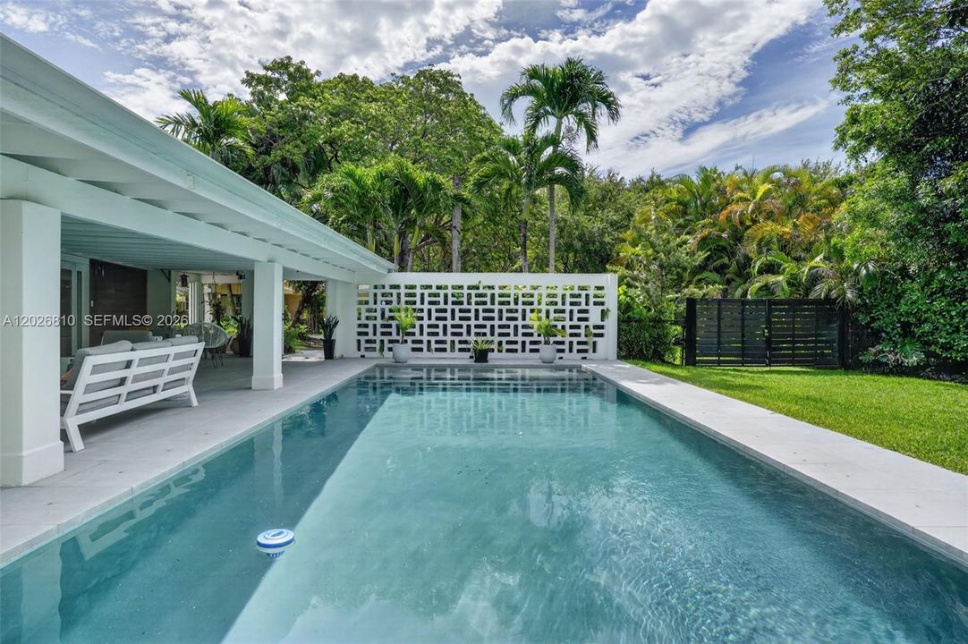 Active With Contract: $1,650,000 (3 beds, 2 baths, 1467 Square Feet)