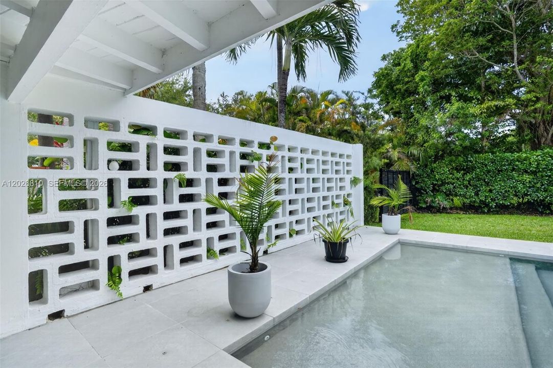 Active With Contract: $1,650,000 (3 beds, 2 baths, 1467 Square Feet)