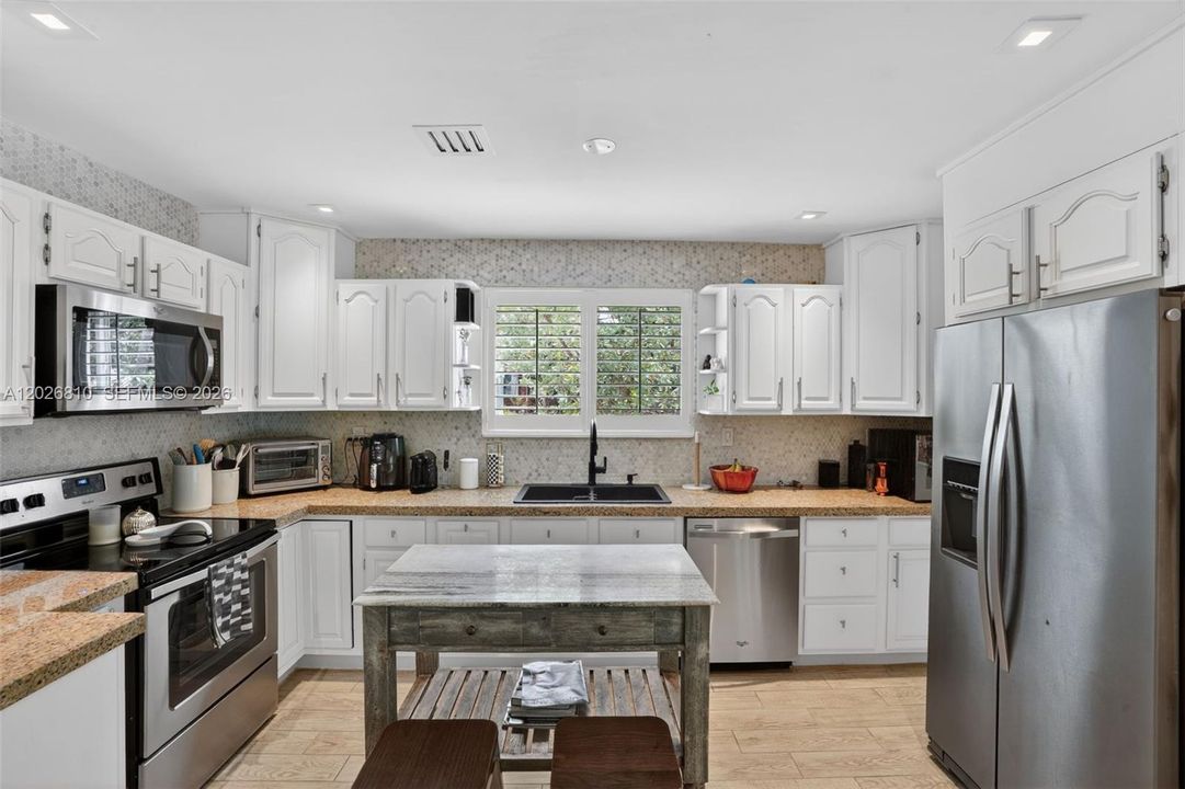Active With Contract: $1,650,000 (3 beds, 2 baths, 1467 Square Feet)