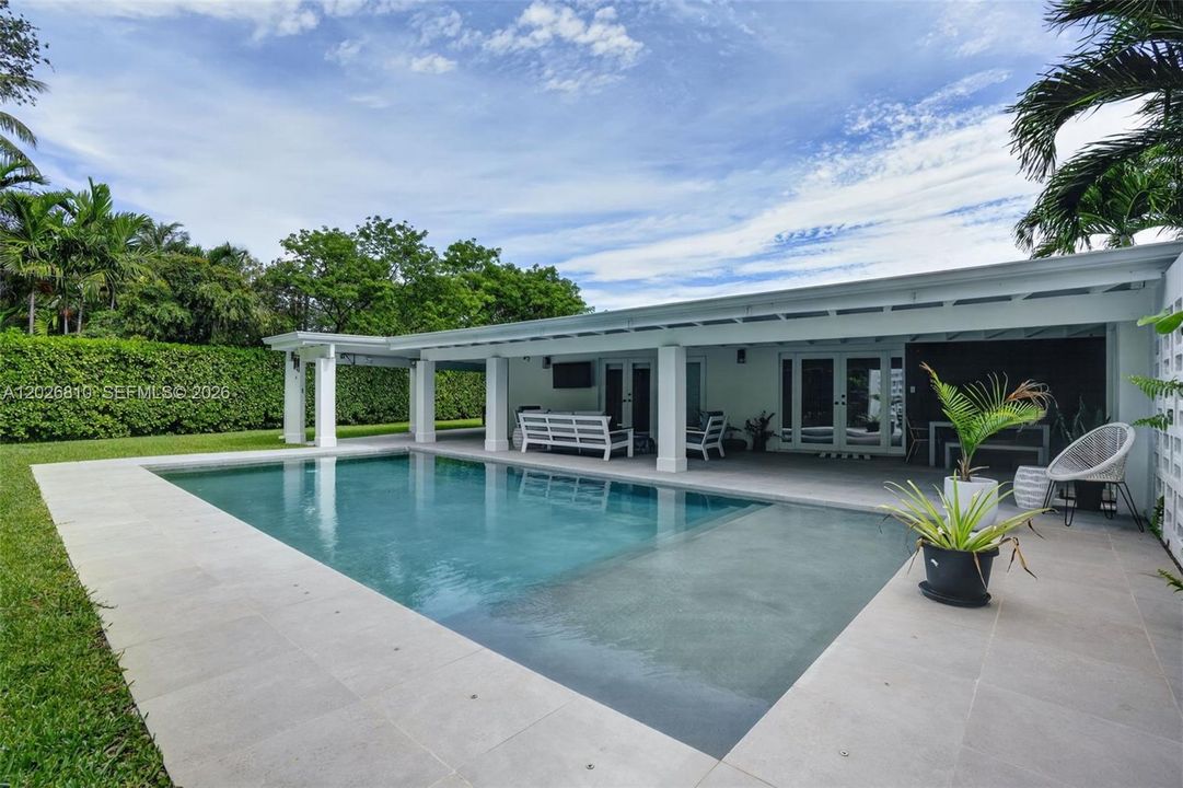 Active With Contract: $1,650,000 (3 beds, 2 baths, 1467 Square Feet)
