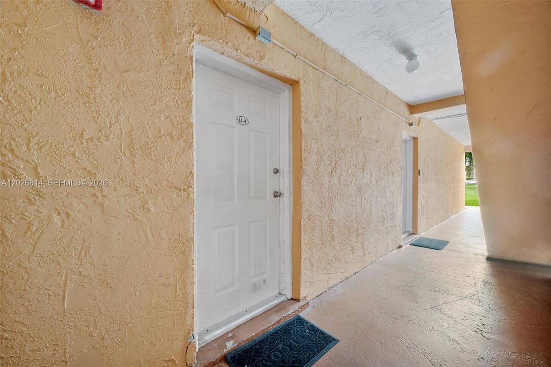 For Sale: $219,500 (1 beds, 1 baths, 760 Square Feet)