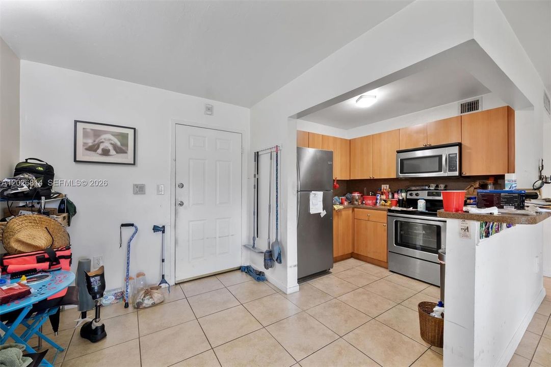 For Sale: $219,500 (1 beds, 1 baths, 760 Square Feet)