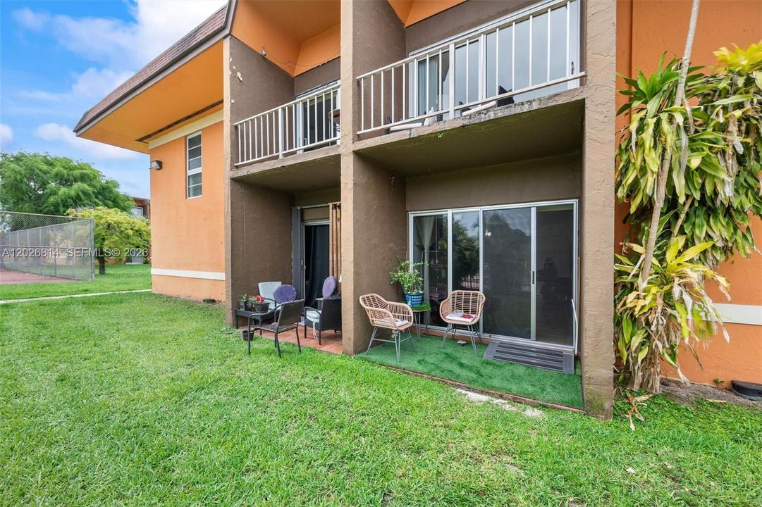 For Sale: $219,500 (1 beds, 1 baths, 760 Square Feet)